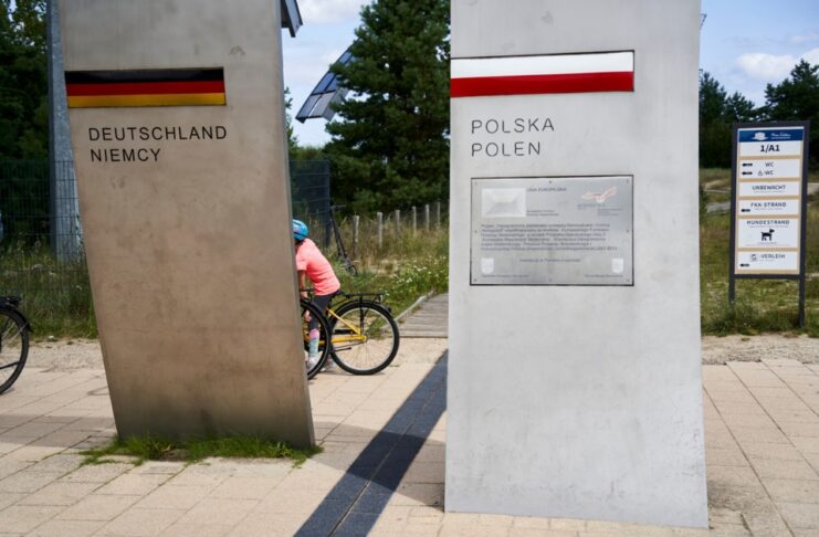 Polonia reintroduce controalele la frontierele cu Germania și Lituania