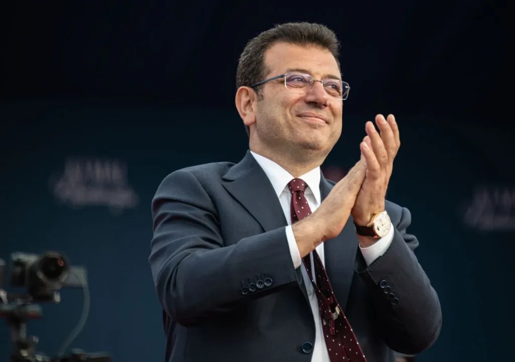 Primarul Istanbulului, opozant al lui Erdogan la viitoarele alegeri parlamentare, a fost condamnat la închisoare