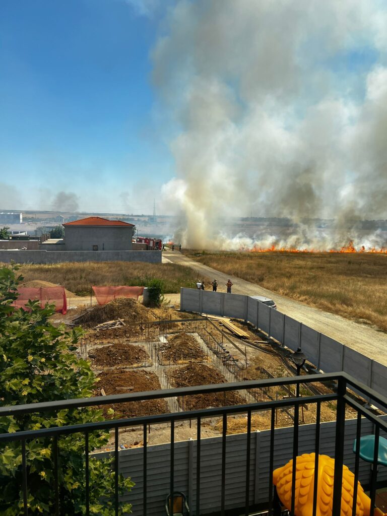 Incendiu de vegetaţie uscată la periferia Craiovei