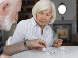 Oamenii de știință au descoperit de ce femeile sunt de două ori mai predispuse la Alzheimer decât bărbații