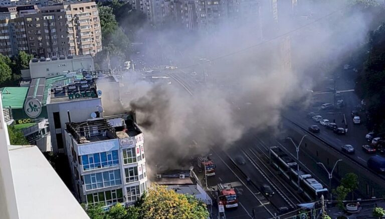 30 de persoane evacuate în urma unui incendiu la un magazin din Capitală 