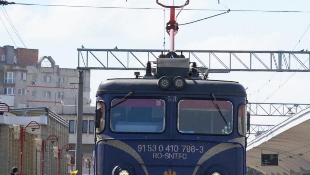 Trei adolescenţi s-au electrocutat după ce s-au urcat pe vagoane de marfă pentru a face selfie și video