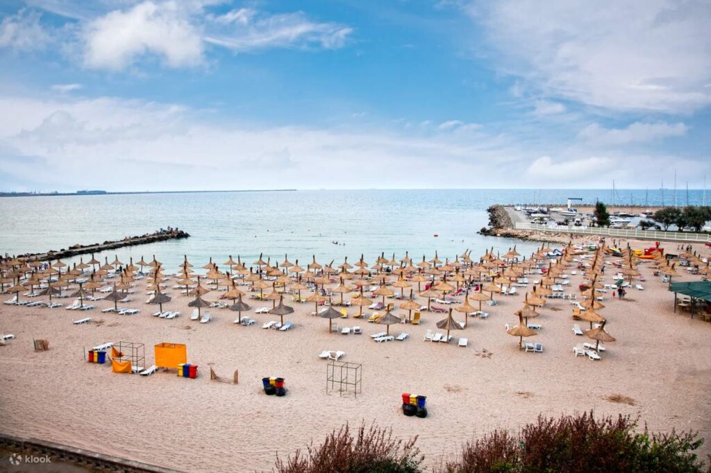 Mamaia, destinația perfectă pentru „aruncat“ bani! Preț exorbitant pentru un șezlong