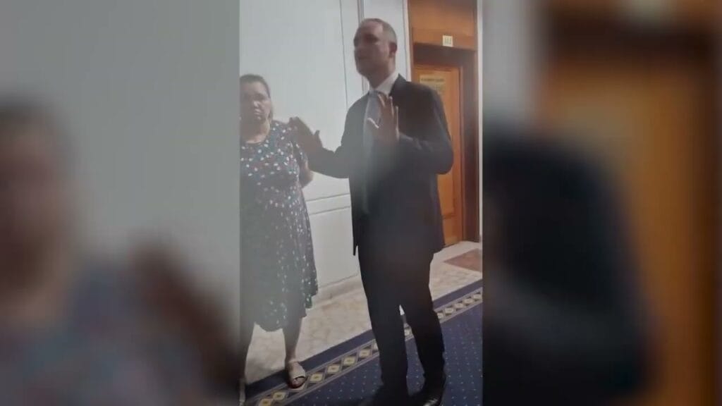 (VIDEO) Protest în Ministerul de Finanțe. Angajații s-au dus la biroul ministrului Nazare