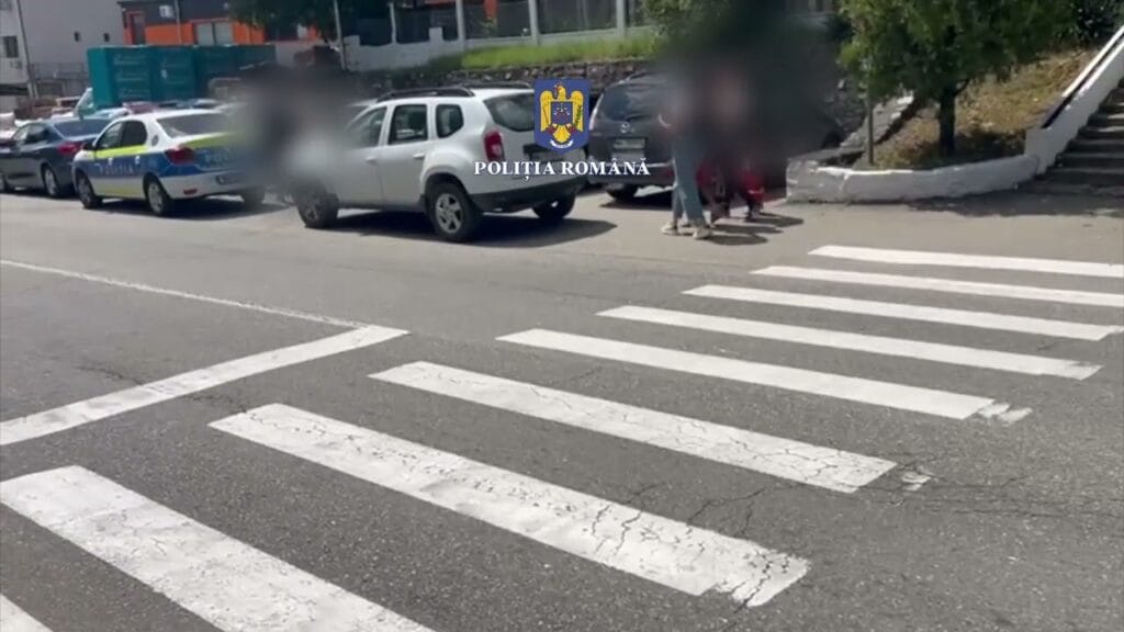 (VIDEO) Doi bărbați reținuți la Orșova pentru lovire și tulburarea ordinii publice