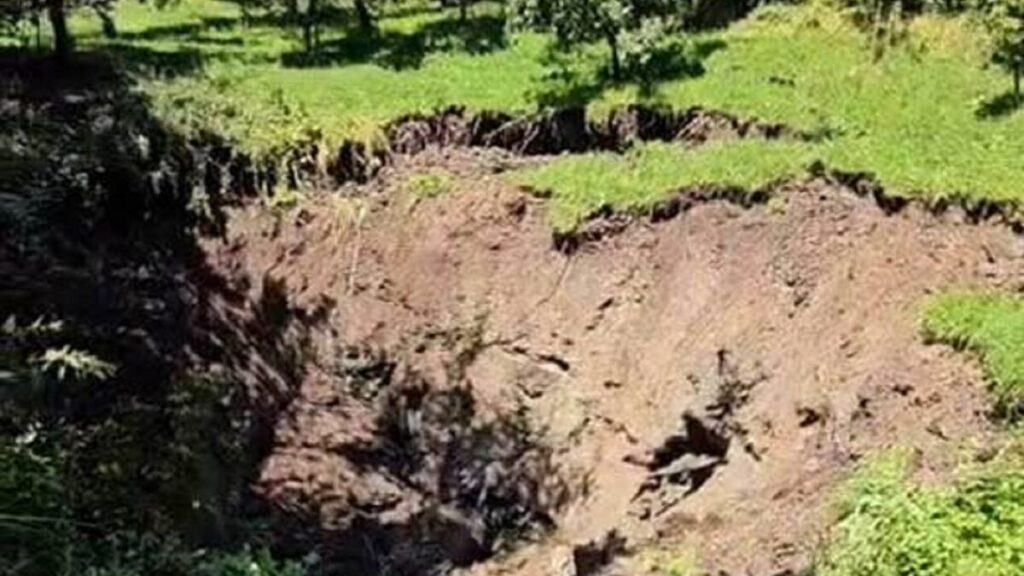Alte 51 de persoane, evacuate după prăbuşirea unei foste mine de sare din Maramureș