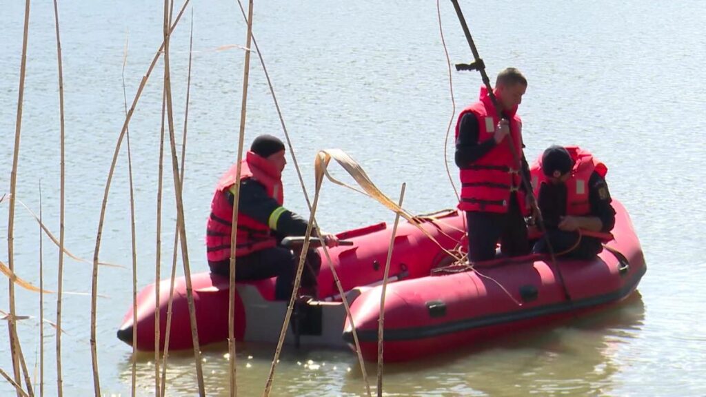 Băiat de 14 ani, înecat în râul Mureş! Pompierii l-au scos din apă fără suflare