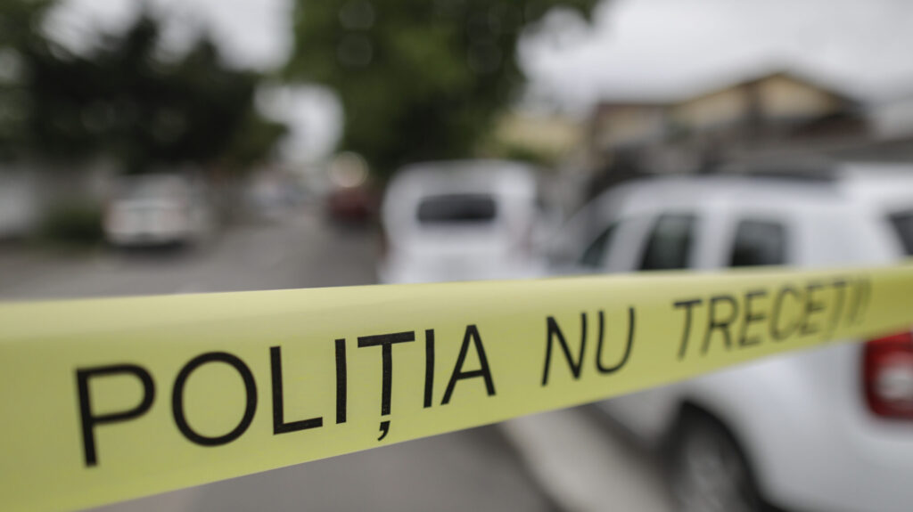 Crimă violentă într-un bloc de nefamiliști! Suspectul, prins după o urmărire
