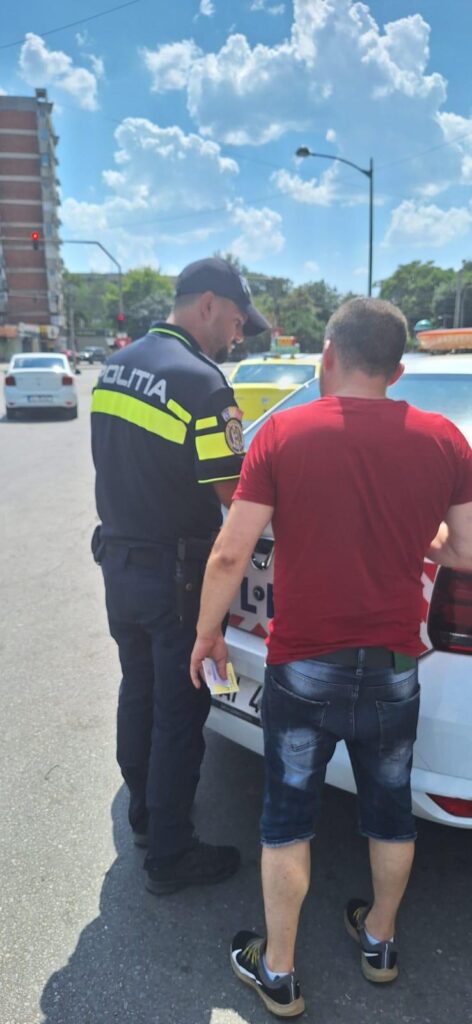 Poliţiştii craioveni au verificat autovehiculele care efectuează transport de persoane