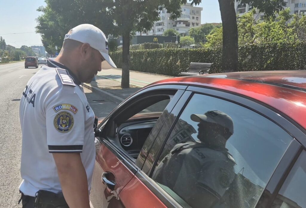Bărbat fără permis, ridicat de poliţiştii doljeni după ce a fost implicat într-un accident