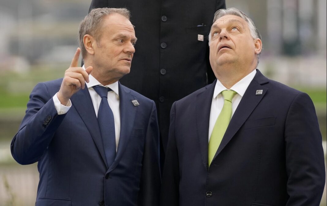 Premierul Poloniei Donald Tusk şi omologul din Ungaria Viktor Orban