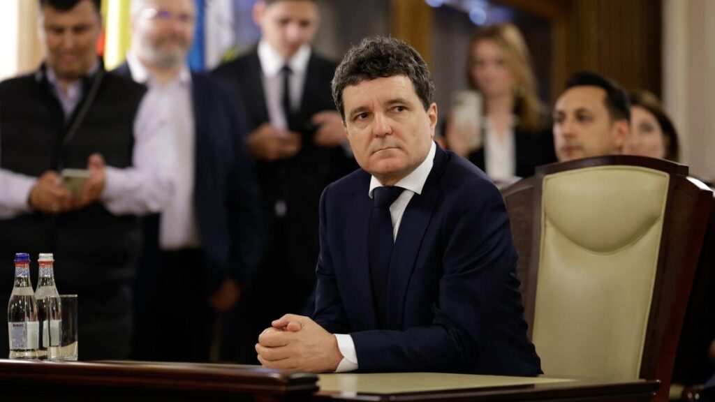 Nicușor Dan Contestă la CCR Noua Lege Contra Fascismului și Rasismului din Lipsa de Claritate