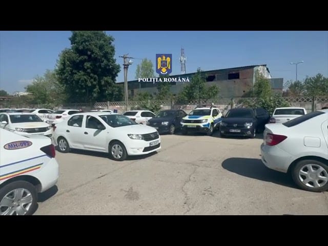 (VIDEO) Mehedinţi: Patru bărbaţi, reţinuţi după ce s-au bătut pe stradă şi au provocat distrugeri la două autoturisme