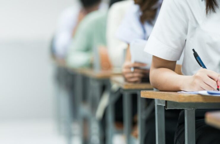 Aproape 40.000 de candidaţi, aşteptaţi astăzi la titularizare