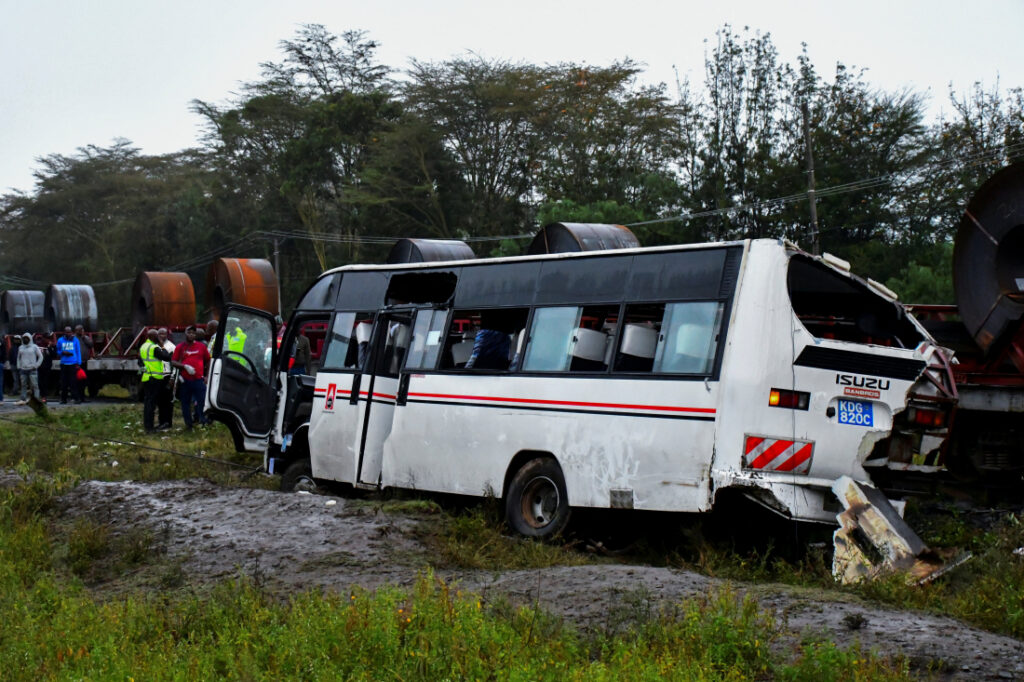 Coliziune Mortală Între Trenul de Marfă și Autobuzul Kenya Pipeline Face Opt Victime
