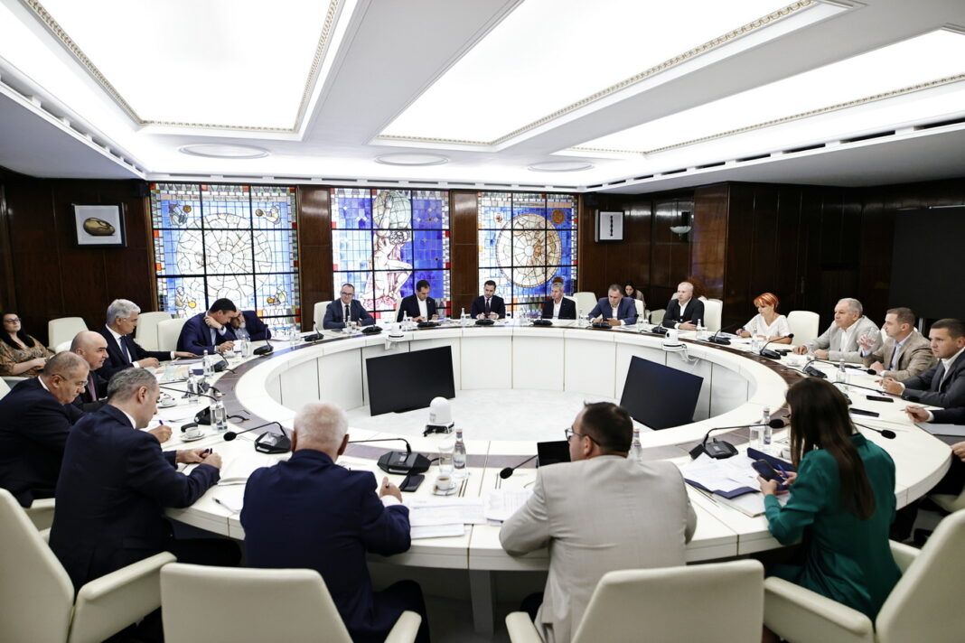 Premierul Ilie Bolojan discută cu primarii municipiilor despre PNRR și reforma administrației public