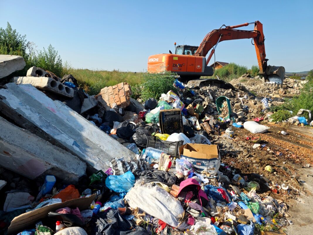 Vâlcea: Acțiune amplă de salubrizare în Colonie Nuci