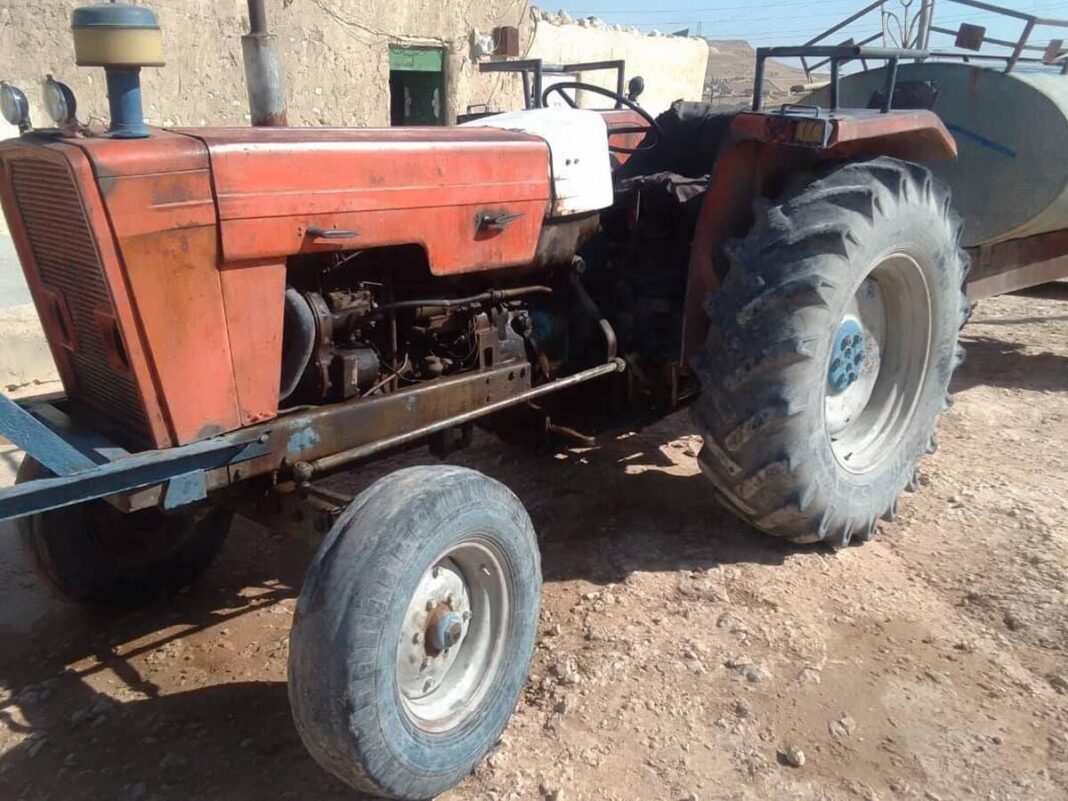 Bărbat din Runcu, reținut pentru furt, distrugerea unui tractor și conducere fără permis