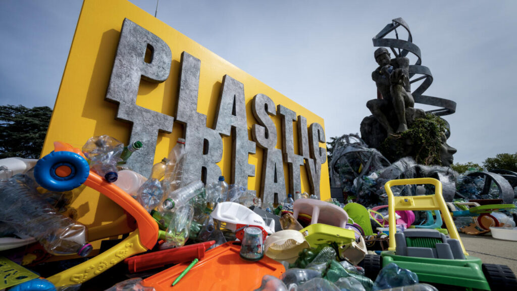 (VIDEO) Un „viitor fără plastic”? Discuțiile ONU despre poluarea cu plastic încep la Geneva