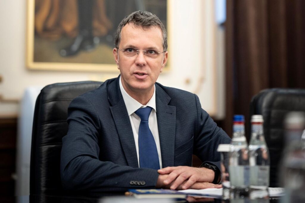Fără Recrutări în Armată și Nu Există Pericol de Război