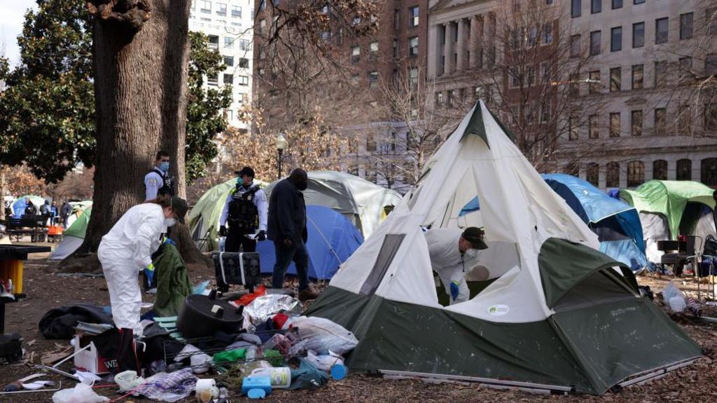 Trump Solicită Evacuarea Urgentă a Persoanelor fără Adăpost din Capitala SUA și Anunță Planuri Stringente pentru Combaterea Criminalității