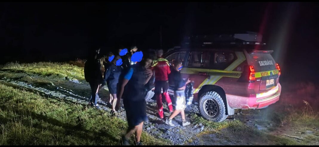 Printre cei salvați se află 7 copii; misiunea s-a încheiat cu succes în zorii zilei