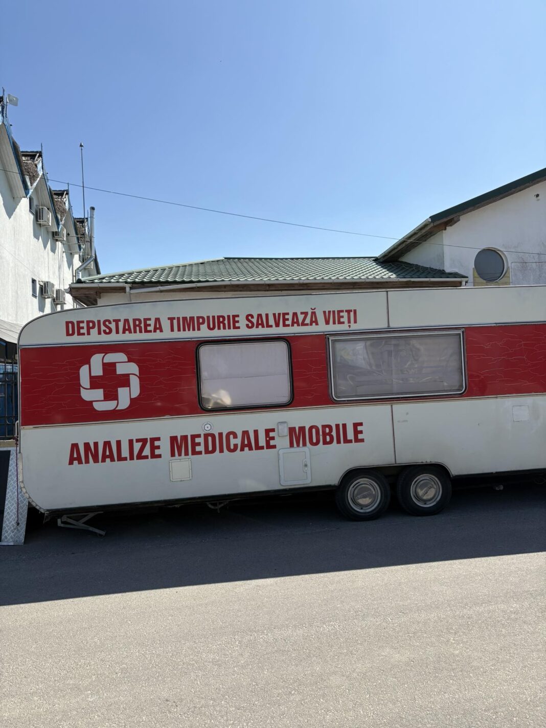 Caravane medicale mobile pornesc prin țară