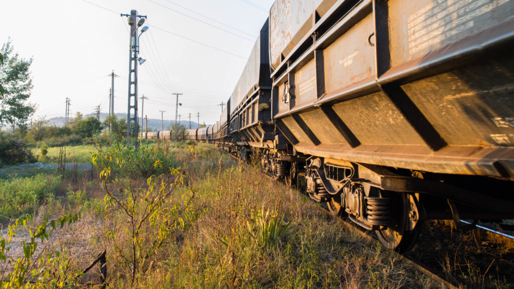 Două vagoane ale unui tren de marfă au deraiat în stația Agigea Ecluză. Trafic feroviar oprit