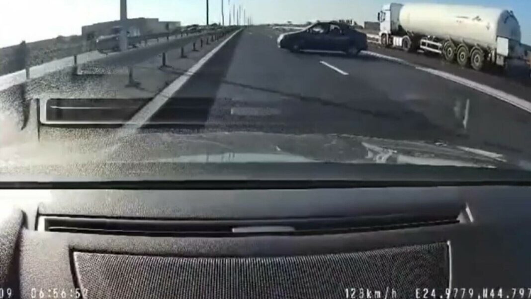 Manevră periculoasă pe Autostrada A1: șofer de 64 de ani, surprins întorcând brusc pe sensul spre București