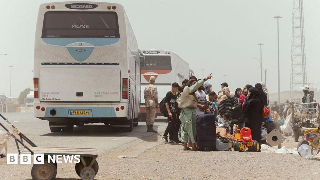 Tragedie în Afganistan: 73 de persoane, majoritatea migranți deportați din Iran, și-au pierdut viața într-un accident rutier