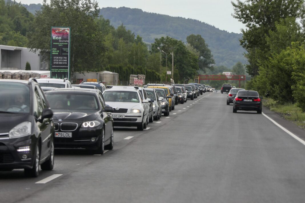Trafic foarte aglomerat pe DN 1, pe sensul Braşov-Bucureşti