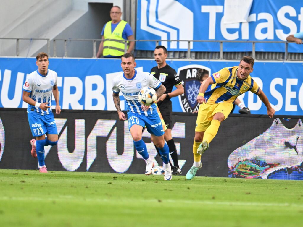 Universitatea Craiova Se Menține pe Primul Loc După Victorie 2-0 cu Petrolul în Superligă