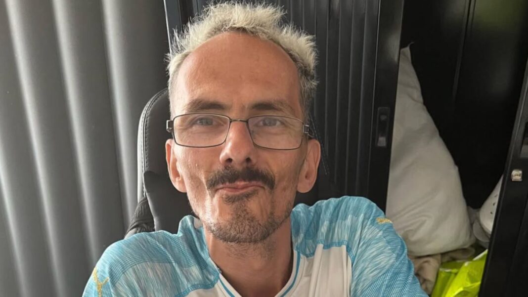 Anchetă lansată în legătură cu moartea streamerului francez de pe Kick, care a murit în timpul unei transmisiuni în direct