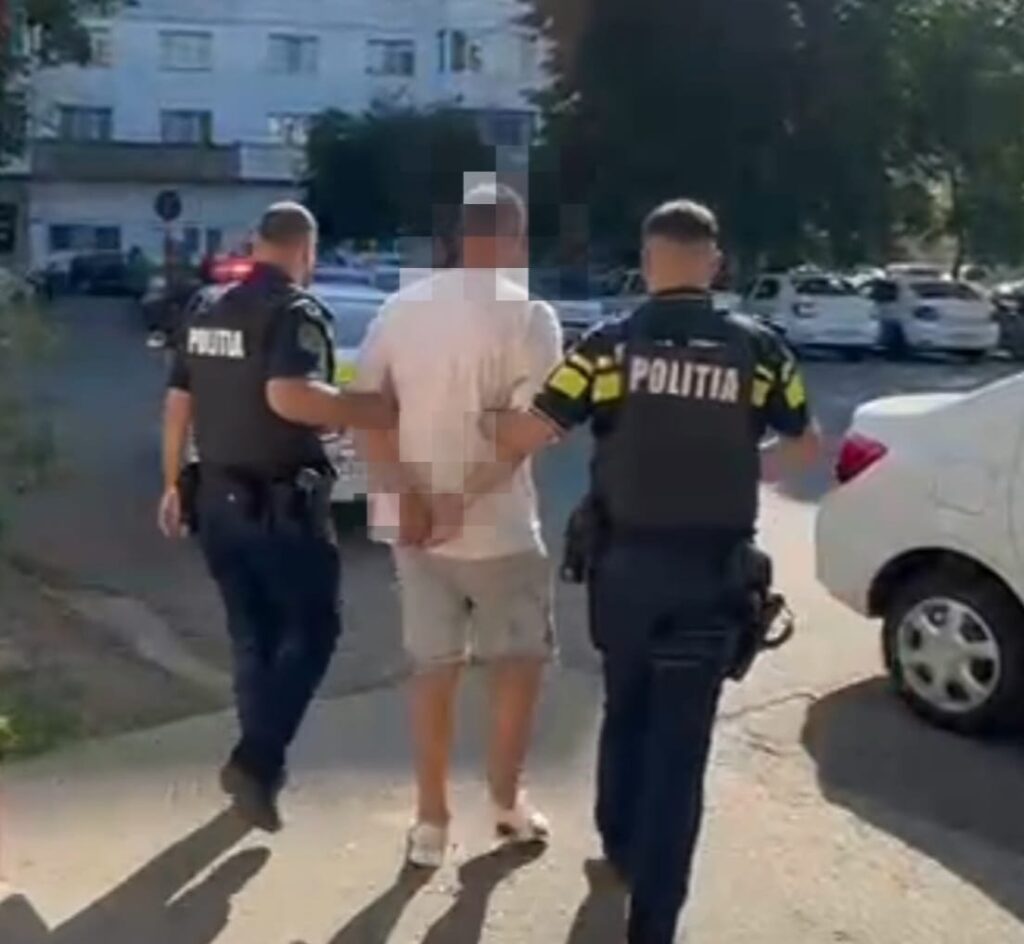 (VIDEO) Bărbat din Craiova reținut pentru violență în familie. Fiul său de 11 ani a fost preluat de DGASPC