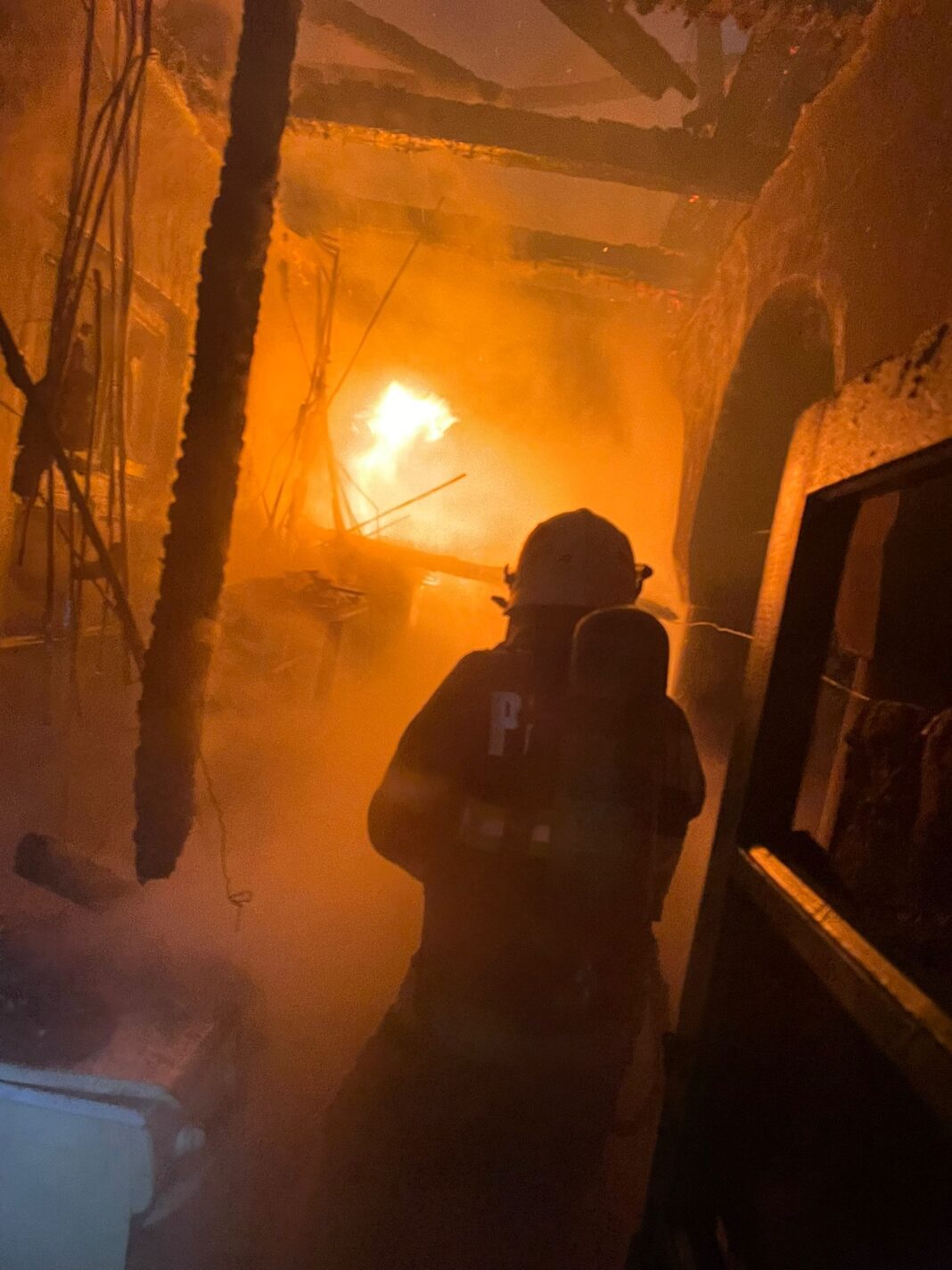 Incendiu la o casă din Bujoreni