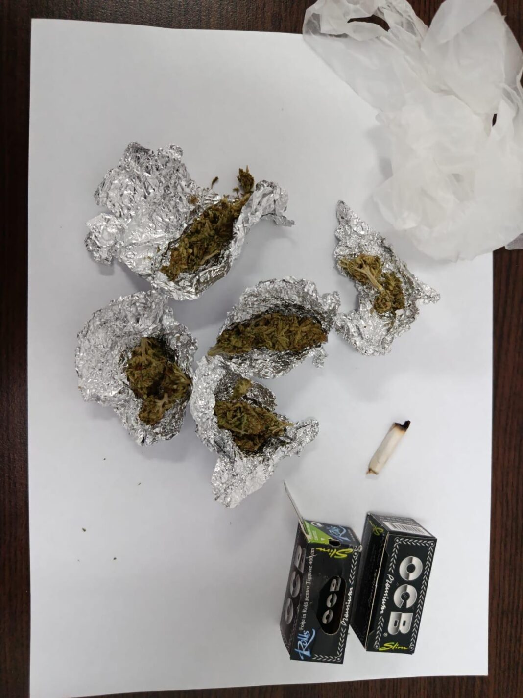 WhatsApp Image 2025-08-14 at 12.24.42 Au fost descoperite alte patru folii de staniol care conțineau substanță vegetală susceptibilă de a avea efecte psihoactive