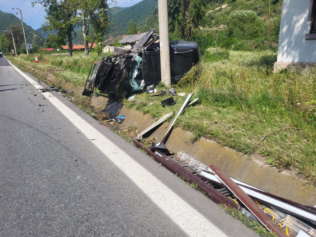 Accident rutier pe DN 7, la Câineni
