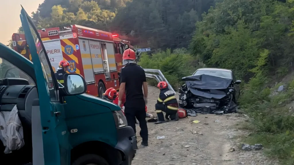 Mehedinţi: Doi morți şi doi răniți, după ce un autoturism s-a ciocnit cu o autospecială a Poliției de Frontieră