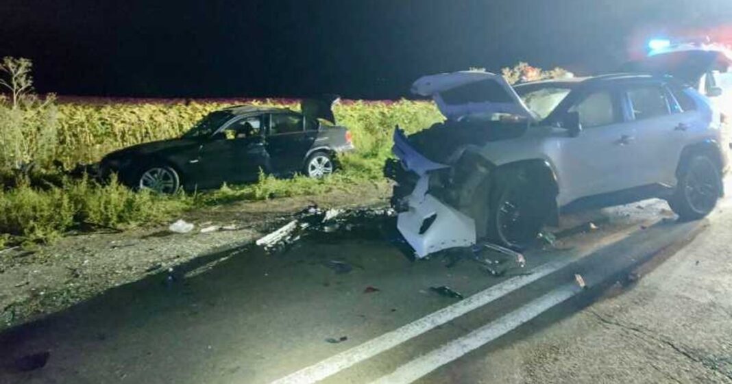 Un mort și cinci răniți într-un accident în care au fost implicate două mașini