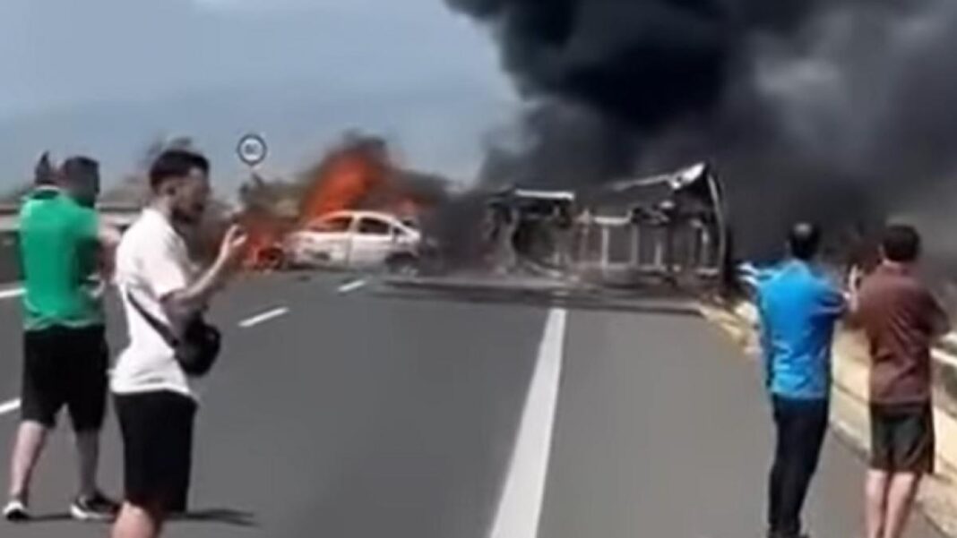 Trei morţi şi doi răniți, într-un accident grav petrecut în Grecia, pe drumul spre Thassos