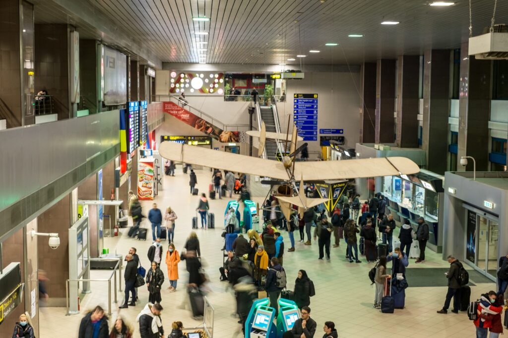 Român prins cu bani falși pe Aeroportul Henri Coandă