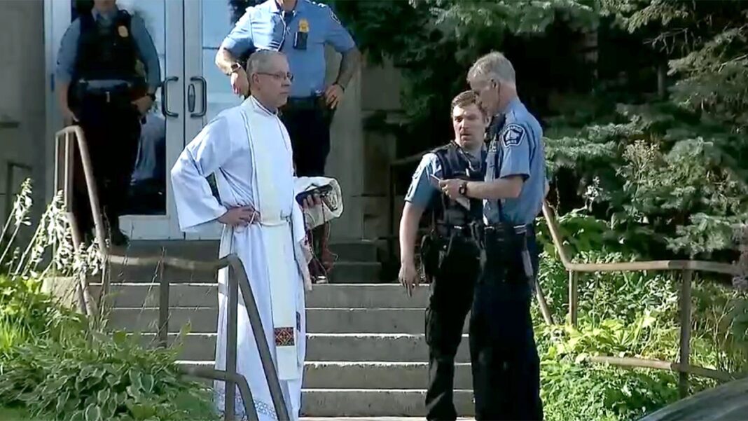 Doi copii au fost uciși și alți 14 răniți într-un atac armat în biserica unei școli catolice din SUA, în prima zi a noului an școlar