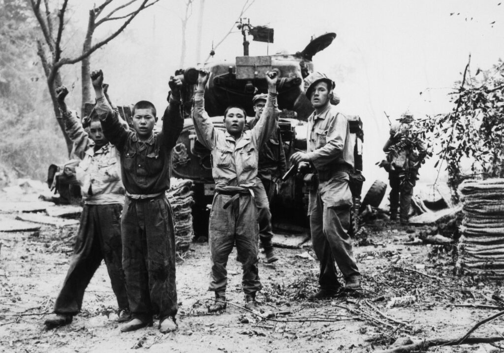Trupele nord-coreene luate prizoniere de soldații americani în 1953 - același an în care domnul Ahn a fost capturat