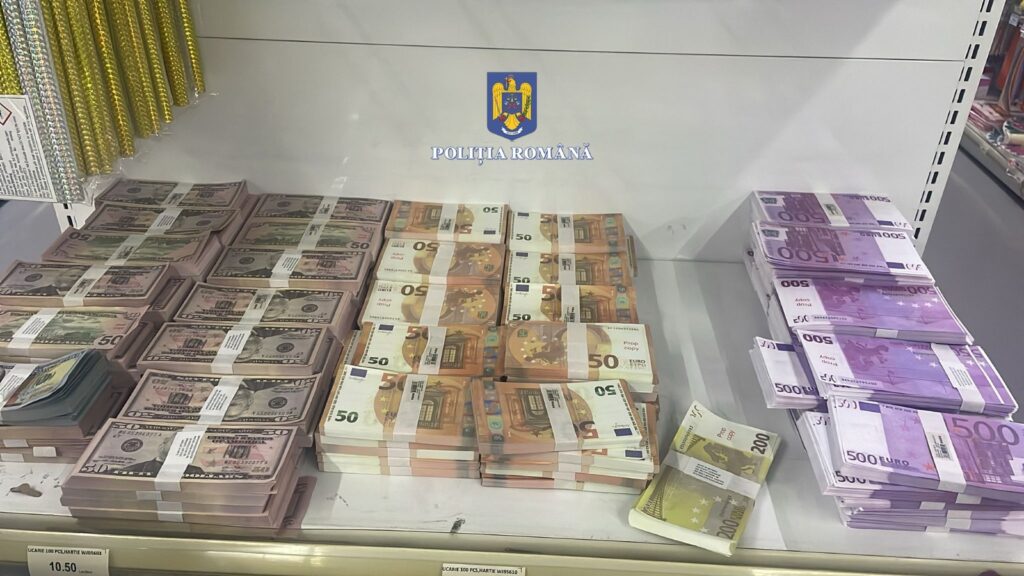 Mehedinți: Polițiștii au confiscat aproape 40.000 de bancnote false puse la vânzare într-un magazin
