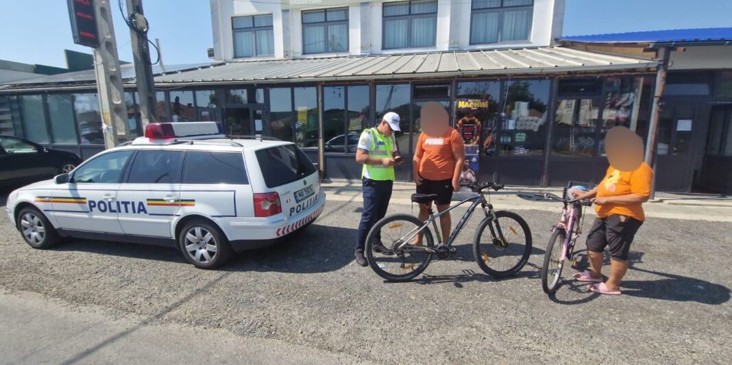 Sute de pietoni şi biciclişti, amendaţi de poliţiştii din Dolj