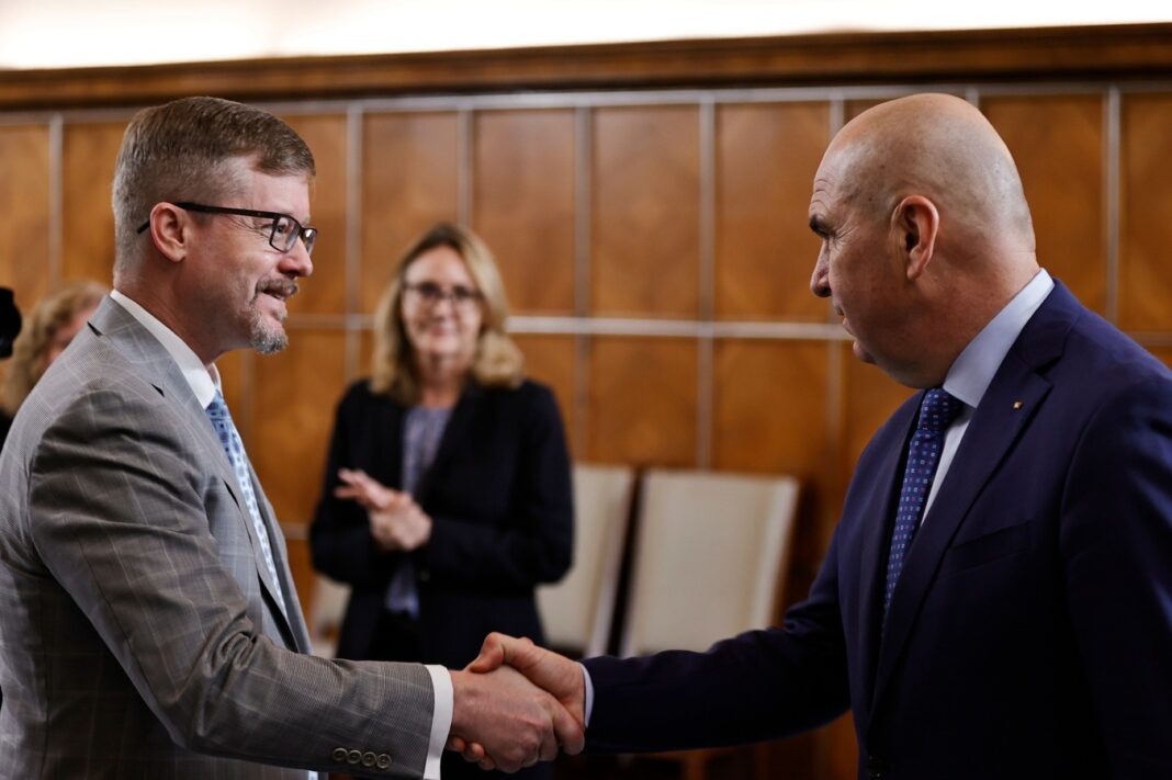 Întrevederea premierului Ilie Bolojan cu reprezentanții Ambasadei SUA și ai AmCham România