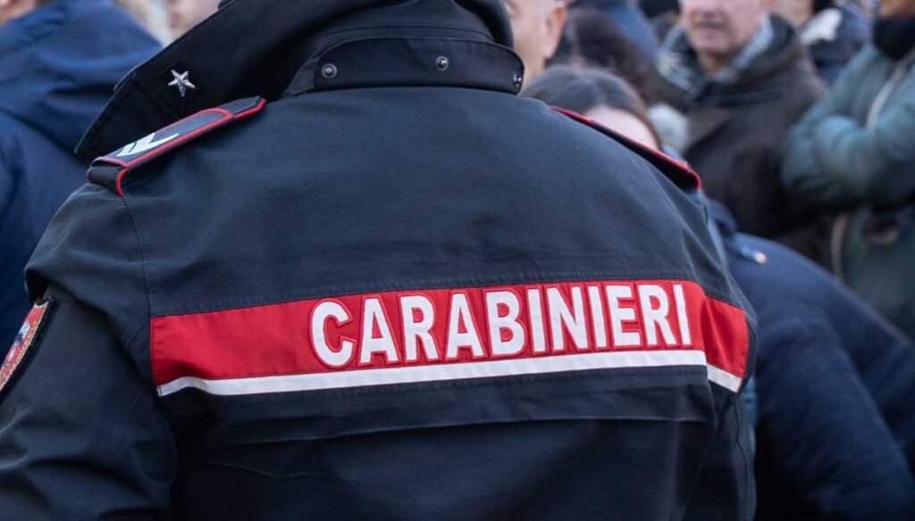 Tânără Româncă în Italia, Acuzată de Jefuirea și Drogarea Vârstnicilor cu Seringi