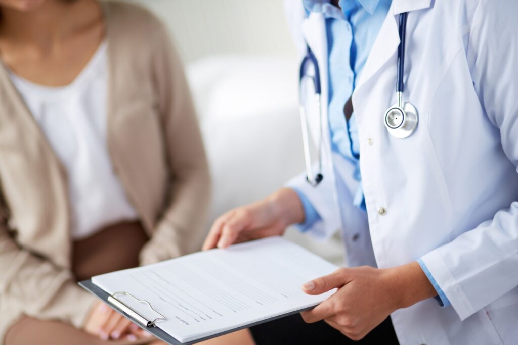 Medicii care lucrează în secții din spitalele de stat, obligați să acorde consultații și în ambulatoriu
