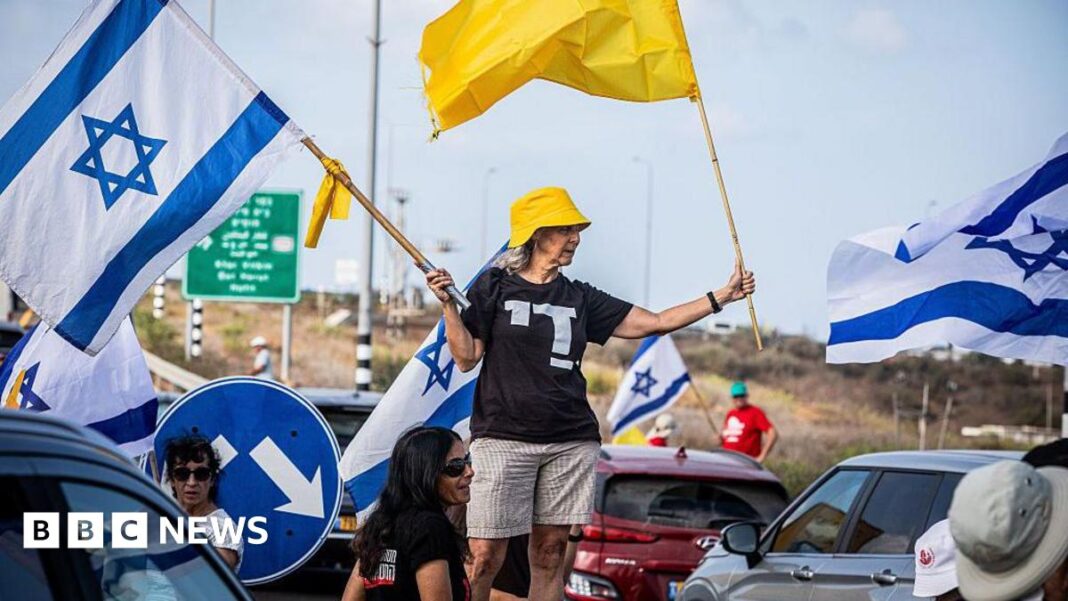 Familiile ostaticilor și susținătorii acestora vor ca guvernul israelian să încheie un acord pentru a pune capăt războiului și a-i aduce pe toți acasă.