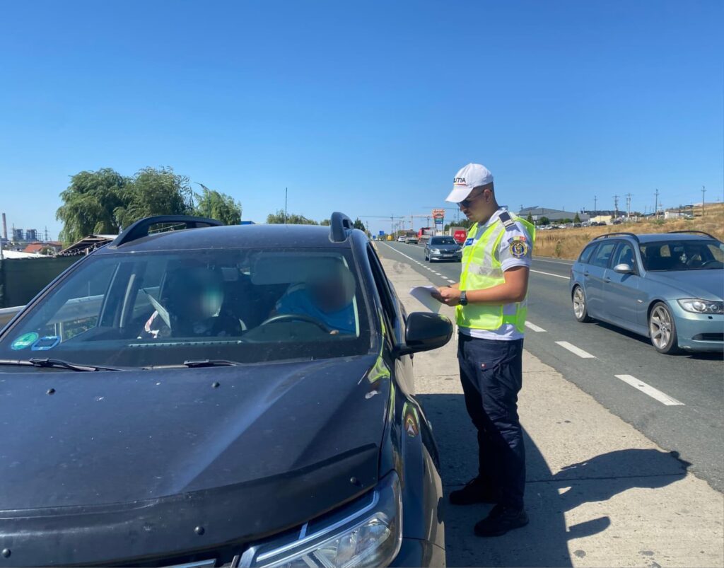Un tânăr doljean fără permis a furat mașina tatălui său! A fost reținut de polițiști